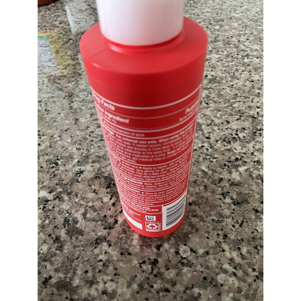 NEW ~ Neutrogena Stubborn Texture Acne Daily Cleanser 4% Glycolic, 6.3 fl oz - Picture 9 of 9